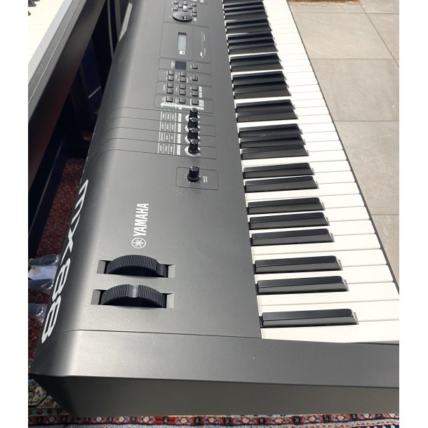 (USED) Yamaha MX88